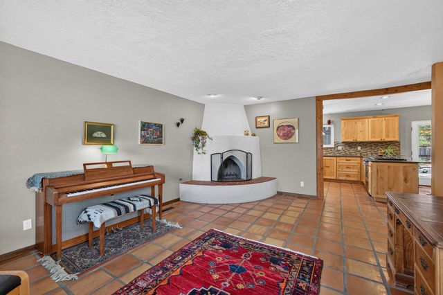 911 Palmas Altas Drive SE, Rio Rancho, NM 87124