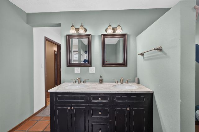 911 Palmas Altas Drive SE, Rio Rancho, NM 87124