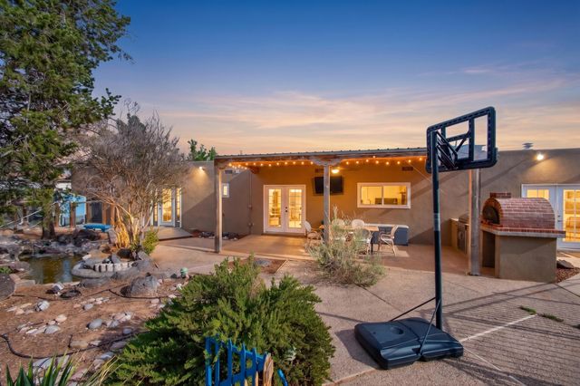 911 Palmas Altas Drive SE, Rio Rancho, NM 87124