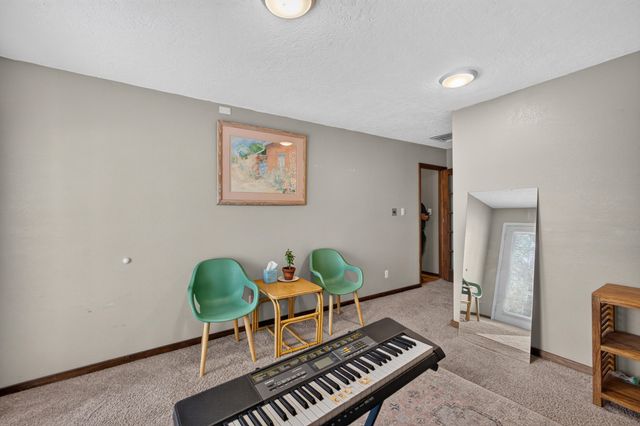 911 Palmas Altas Drive SE, Rio Rancho, NM 87124
