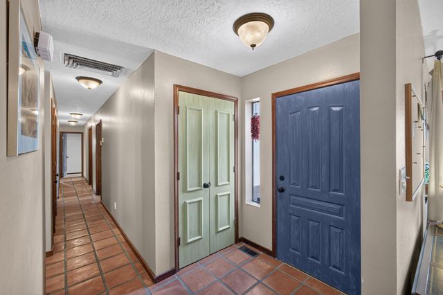911 Palmas Altas Drive SE, Rio Rancho, NM 87124