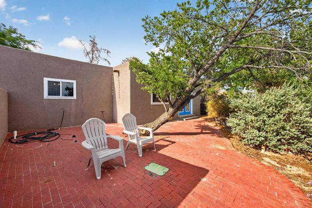911 Palmas Altas Drive SE, Rio Rancho, NM 87124