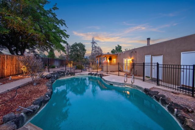 911 Palmas Altas Drive SE, Rio Rancho, NM 87124