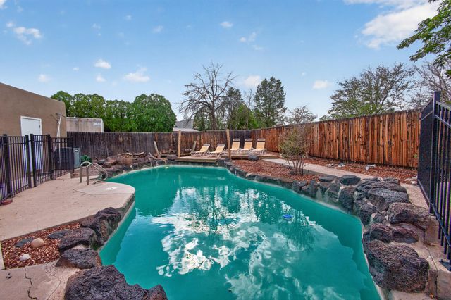 911 Palmas Altas Drive SE, Rio Rancho, NM 87124