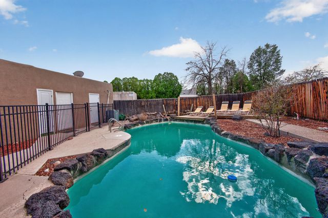 911 Palmas Altas Drive SE, Rio Rancho, NM 87124