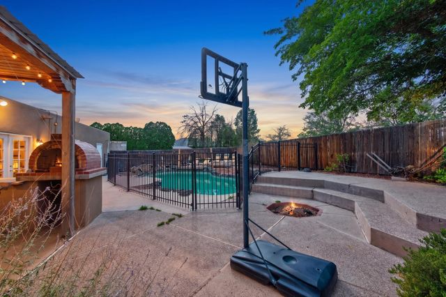 911 Palmas Altas Drive SE, Rio Rancho, NM 87124