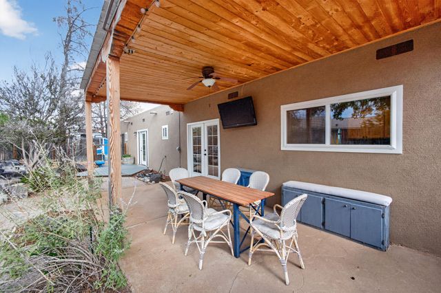 911 Palmas Altas Drive SE, Rio Rancho, NM 87124