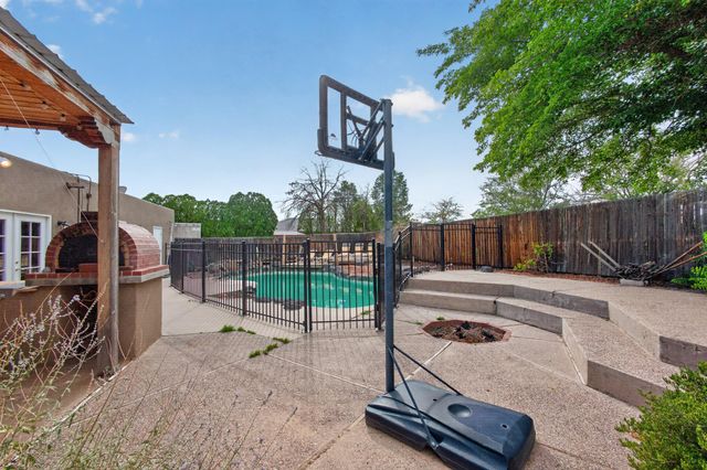 911 Palmas Altas Drive SE, Rio Rancho, NM 87124
