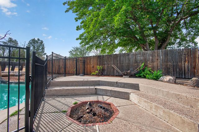 911 Palmas Altas Drive SE, Rio Rancho, NM 87124
