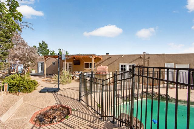 911 Palmas Altas Drive SE, Rio Rancho, NM 87124
