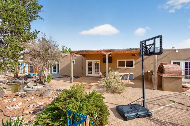 911 Palmas Altas Drive SE, Rio Rancho, NM 87124