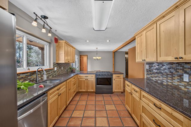 911 Palmas Altas Drive SE, Rio Rancho, NM 87124