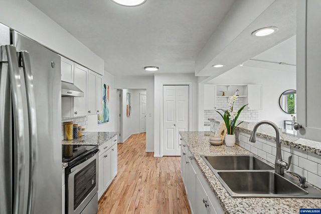 2140 SW 49th St, Corvallis, OR 97333