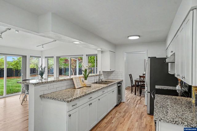2140 SW 49th St, Corvallis, OR 97333