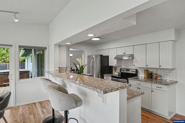 2140 SW 49th St, Corvallis, OR 97333