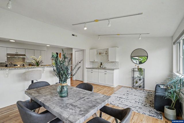 2140 SW 49th St, Corvallis, OR 97333