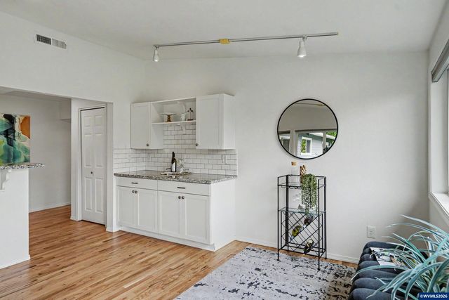 2140 SW 49th St, Corvallis, OR 97333