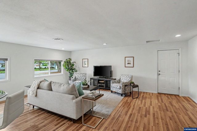 2140 SW 49th St, Corvallis, OR 97333