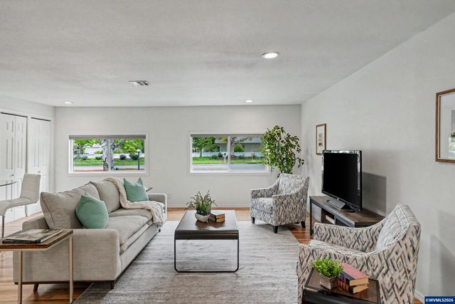 2140 SW 49th St, Corvallis, OR 97333