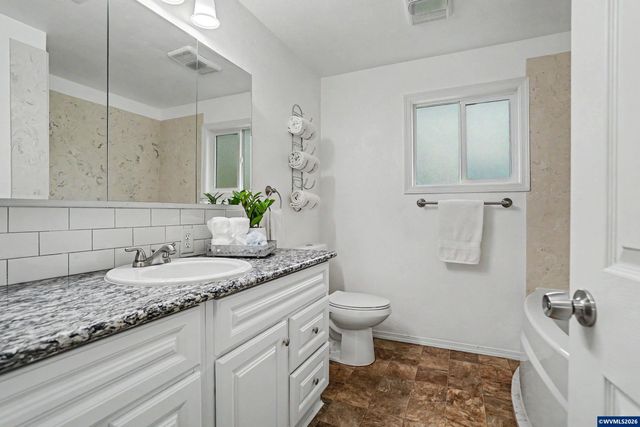 2140 SW 49th St, Corvallis, OR 97333