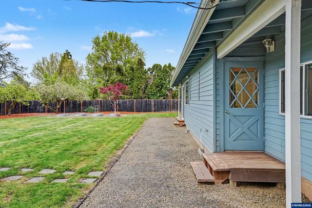 2140 SW 49th St, Corvallis, OR 97333