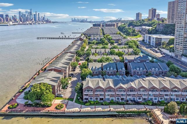 135 Abbie Court, Guttenberg, NJ 07093