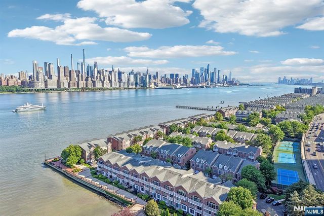 135 Abbie Court, Guttenberg, NJ 07093
