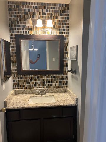 667 E Country Grove Circle, Pearland, TX 77584