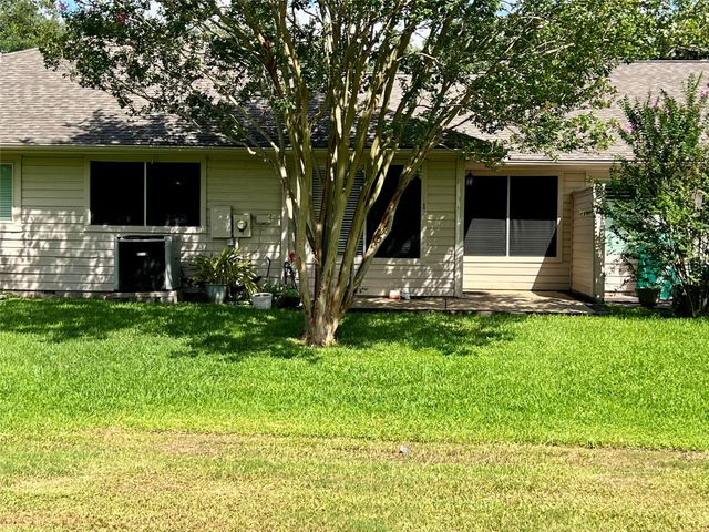 667 E Country Grove Circle, Pearland, TX 77584