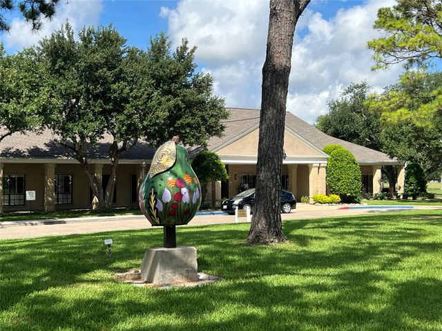 667 E Country Grove Circle, Pearland, TX 77584