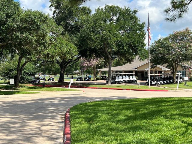 667 E Country Grove Circle, Pearland, TX 77584