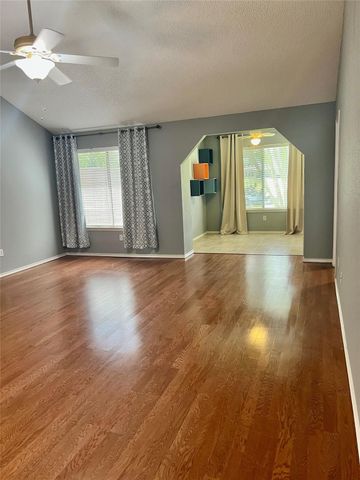 667 E Country Grove Circle, Pearland, TX 77584