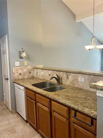 667 E Country Grove Circle, Pearland, TX 77584