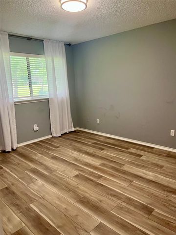 667 E Country Grove Circle, Pearland, TX 77584