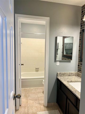 667 E Country Grove Circle, Pearland, TX 77584