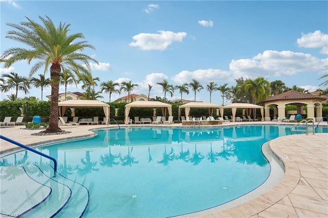 13783 Luna DR, Naples, FL 34109
