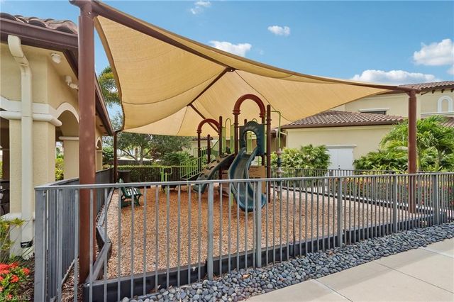 13783 Luna DR, Naples, FL 34109