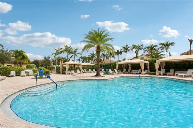 13783 Luna DR, Naples, FL 34109