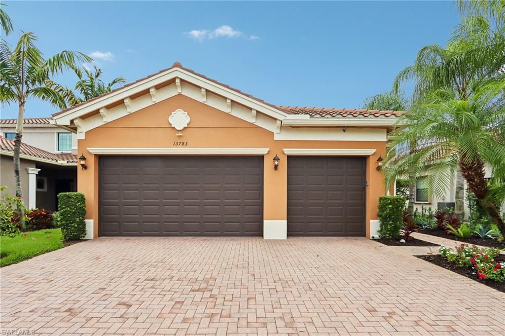 13783 Luna DR, Naples, FL 34109