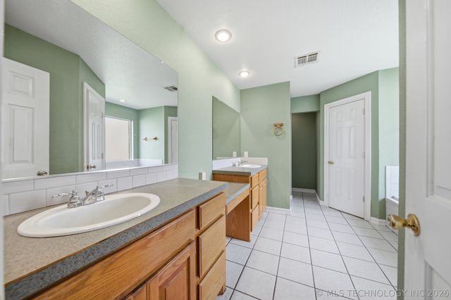 801 Juniper Road, Okmulgee, OK 74447