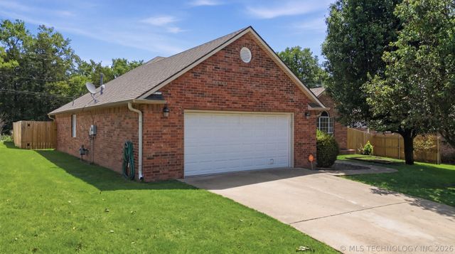 801 Juniper Road, Okmulgee, OK 74447