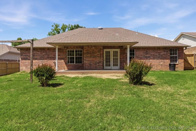 801 Juniper Road, Okmulgee, OK 74447