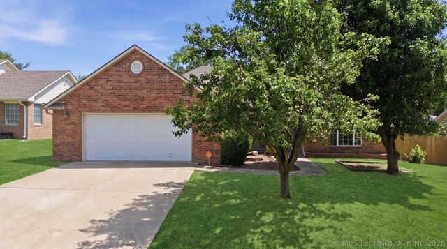 801 Juniper Road, Okmulgee, OK 74447