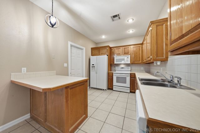 801 Juniper Road, Okmulgee, OK 74447