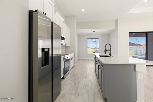 131 Kismet PKWY E, Cape Coral, FL 33909