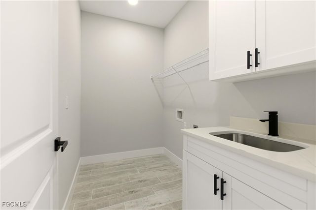 131 Kismet PKWY E, Cape Coral, FL 33909