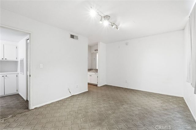 7045 Woodley Avenue 124, Lake Balboa, CA 91406