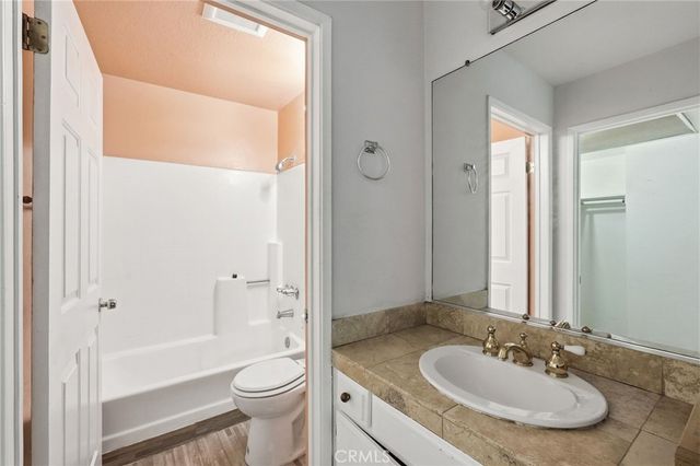 7045 Woodley Avenue 124, Lake Balboa, CA 91406