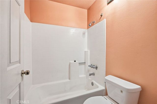 7045 Woodley Avenue 124, Lake Balboa, CA 91406