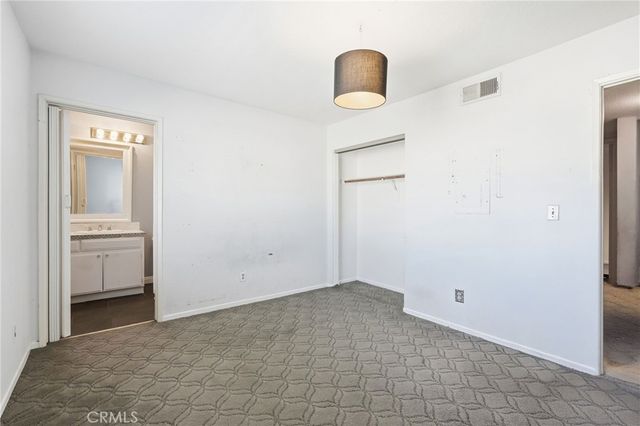 7045 Woodley Avenue 124, Lake Balboa, CA 91406